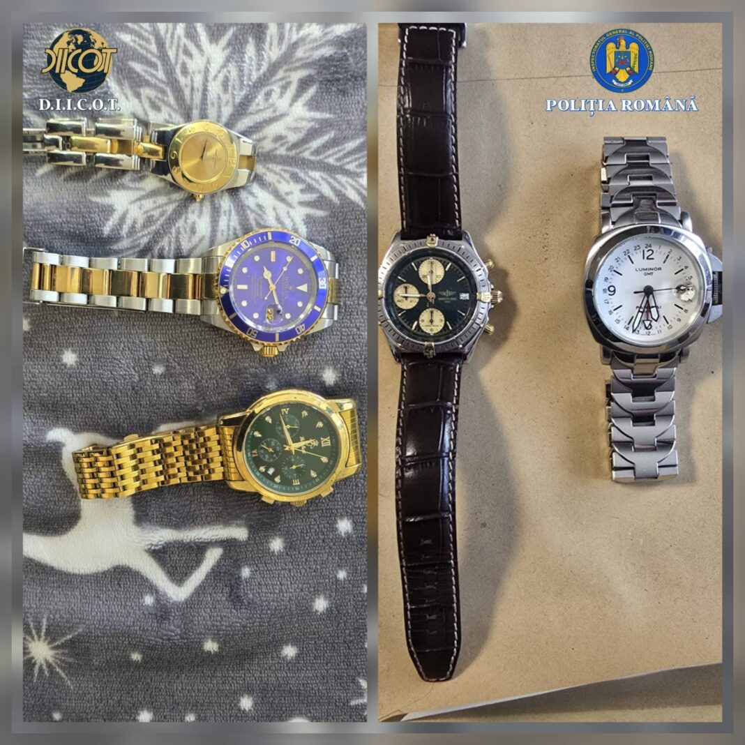 NEWS.ro: Percheziţii în judeţul Vaslui, la solicitarea autorităţilor germane, la persoane suspectate că intrau în locuinţe şi, ameninţând cu moartea proprietarii, furau bijuterii şi bani, apoi legau victimele/ O parte din bunuri, bani şi arme găsite la percheziţii