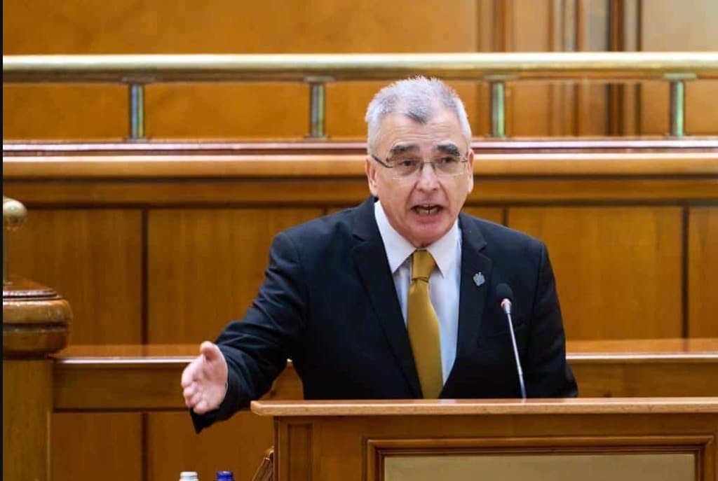 NEWS.ro: Petrişor Peiu (AUR): Semnele care confirmă că România este în recesiune: şomajul, căderea abruptă din sectorul serviciilor şi inflaţia galopantă