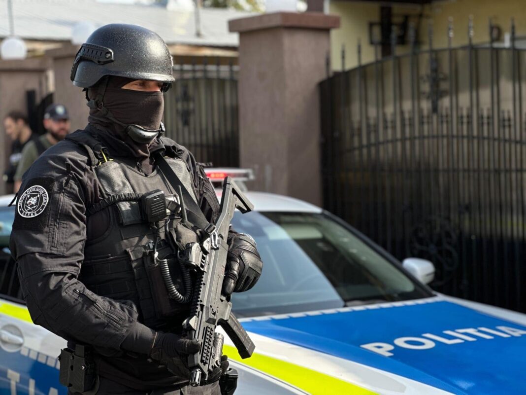 NEWS.ro: Poliţia Capitalei, mesaj cu tâlc de Ziua Îndrăgostiţilor: Jumătatea ta are obiceiul să dispară exact când nu trebuie? / Îi oferim. Apariţie surpriză a băieţilor în uniformă, escortă cu girofar, un loc sigur pentru următorii 2-5 ani