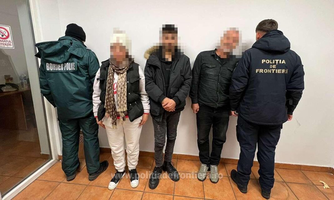 NEWS.ro: Poliţia de Frontieră - Trei cetăţeni din Iran, Turcia şi Maroc care voiau să ajungă în state din vestul Europei, prinşi la Calafat. Ei se aflau într-o maşină condusă de un român - FOTO