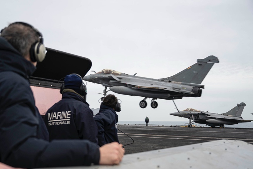 NEWS.ro: Portavionul francez Charles de Gaulle, desfăşurat în Atlanticul de Nord şi Marea Baltică, anunţă Parisul