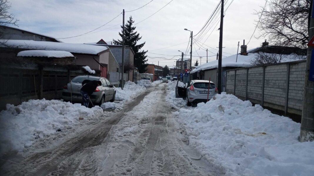 NEWS.ro: Primăria Sectorului 1 penalizează Romprest cu 1,6 milioane lei pe zi pentru că nu a respectat programul de deszăpezire: străzi principale şi staţii STB pline de zăpadă, străzi secundare nedeszăpezite/ Amendă de 60.000 de lei dată de Poliţia locală - FOTO