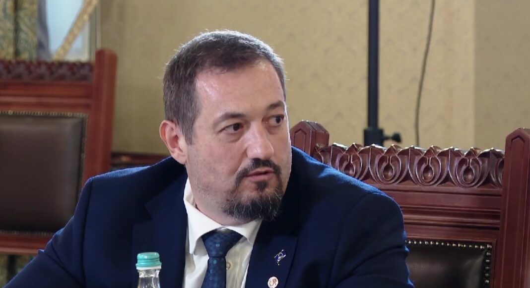 NEWS.ro: Procurorul Bogdan Pîrlog îşi retrage candidatura pentru şefia DIICOT, însă o menţine pe cea pentru funcţia de procuror general: Printre candidaţi, se regăsesc profesionişti remarcabili, precum doamna Ioana Albani