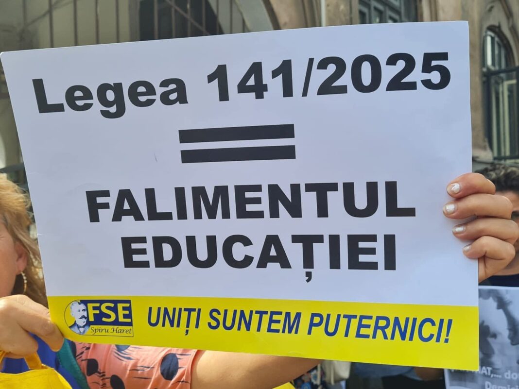 NEWS.ro: Protest al sindicatelor din învăţământ în Piaţa Victoriei. Sunt aăteptaţi 2000 de participanţi/ Strâmgere de semnături pentru anularea ”măsurilor anti-educaţie luate de Guvernul Bolojan prin Legea 141/2025, privind unele măsuri fiscal bugetare”