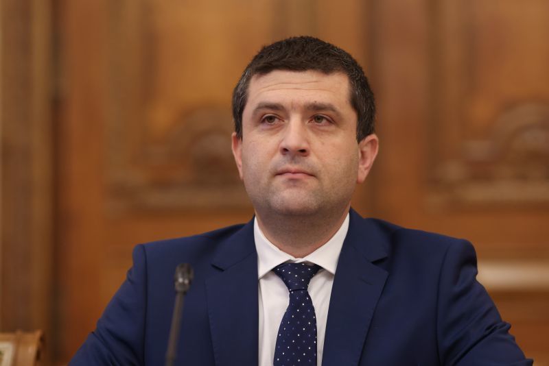 NEWS.ro: Radu Miruţă, la dezbaterea moţiunii simple care îl vizează: Moţiunea este despre un subiect inventat, ambalat politic şi livrat ca un spectacol de propagandă / AUR şi cei din opoziţie au decis să transforme un fake news într-o moţiune simplă