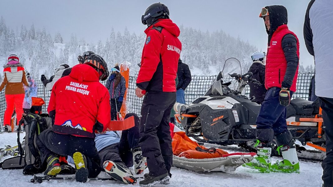 NEWS.ro: Salvamontiştii din Poiana Braşov anunţă un record de intervenţii pentru acest sezon – 20 de cazuri într-o singură zi