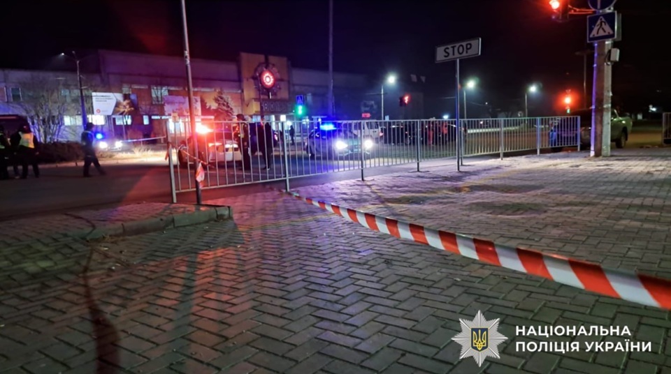 NEWS.ro: Şapte poliţişti răniţi în sudul Ucrainei, într-o explozie la Mîkolaiv. Zelenski anunţă că sunt anchetate ”toate circumstanţele”, ”inclusiv posibilitatea unui atac terorist”, la două zile de la un incident similar la Liov, soldat cu moartea unei poliţiste