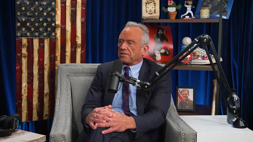 NEWS.ro: Secretarul american al Sănătăţii Robert F. Kennedy Jr provoacă un scandal după ce-şi evocă trecutul de toxicoman. ”Nu mi-e frică de microbi. Am prizat cocaină pe chiuvete în toalete”, declară el într-un podcast