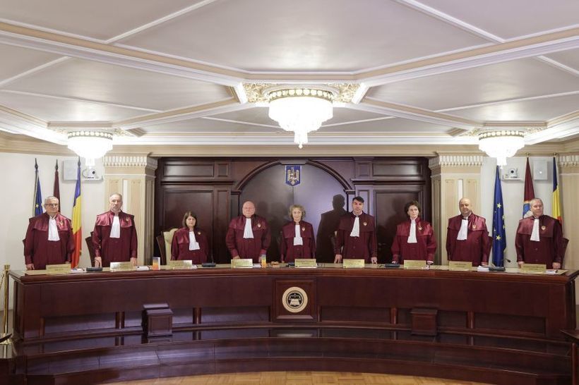 NEWS.ro: Şedinţa de miercuri a CCR, când ar urma să fie luată o decizie în cazul legii pensiilor magistraţilor, sub semnul întrebării, după ce un judecător ar fi făcut cerere de concediu paternal/ Ce ipoteze pot fi luate în calcul