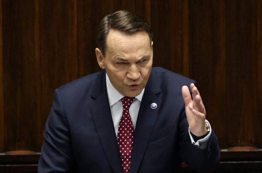 NEWS.ro: Şeful diplomaţiei poloneze Radoslaw Sikorski apără UE, în Parlament, împotriva unei tentaţii tot mai mari a unui Polexit. Un sfert dintre polonezi vor să iasă din UE după modelul Brexitului, o perspectivă susţinută de aproape jumătate dintre alegătorii Pi