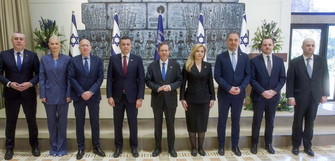 NEWS.ro: Sorin Grindeanu, întâlnire cu preşedintele Israelului, Isaac Herzog: Delegaţii de afaceri puternice, la fiecare vizită a liderilor politici din cele două ţări – este ceea ar trebuie să se întâmple în dinamica relaţiilor dintre România şi Israel!
