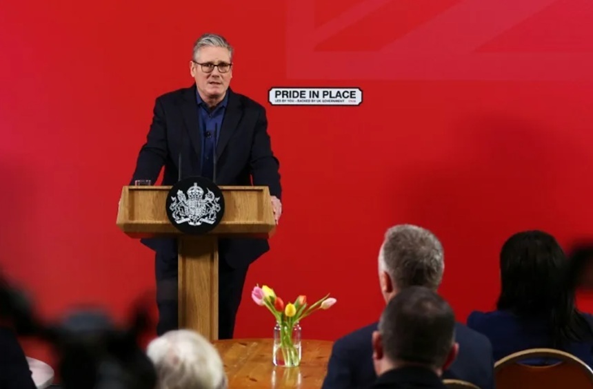 NEWS.ro: Starmer îşi cere scuze, într-un discurs, la Hastings, dar anunţă că vrea să rămână la Downing Street, în plină criză de încredere şi de autoritate, după ce scandalul Epstein/Mandelson îi ameninţă viitorul politic