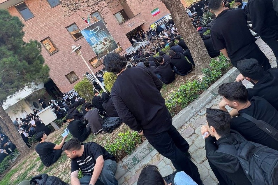 NEWS.ro: Studenţii iranieni încep un nou semestru cu proteste