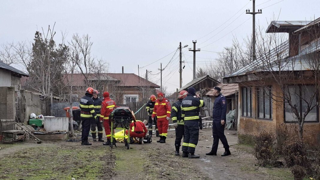 NEWS.ro: Teleorman: O femeie de aproximativ 80 de ani a murit după ce a căzut într-o fântână din comuna Ţigăneşti/ Nu se cunosc deocamdată împrejurările în care s-a produs accidentul - VIDEO