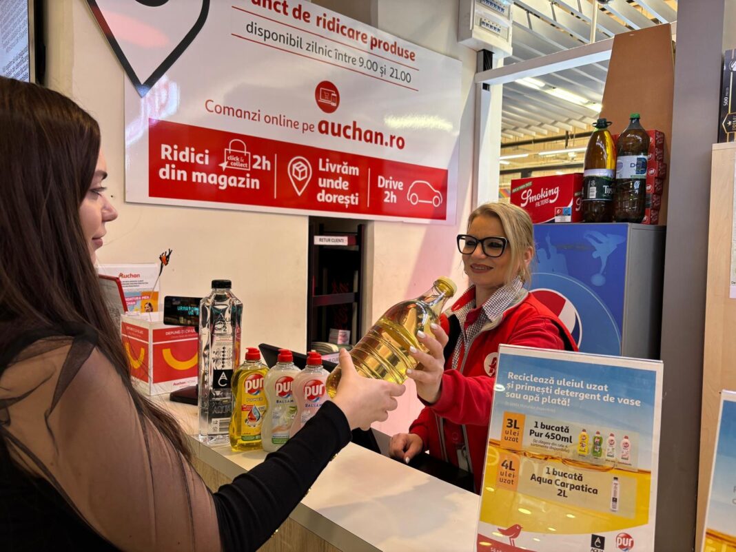 NEWS.ro: Tot mai mult ulei alimentar uzat ajunge la reciclare: Auchan depăşeşte pragul de 1,7 milioane de litri colectaţi, la 7 ani de la lansarea programului de colectare