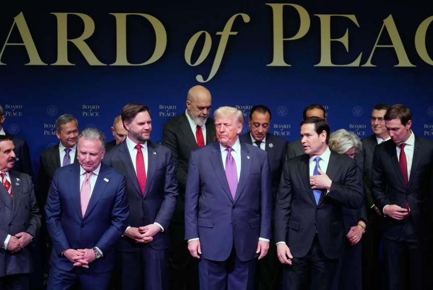 NEWS.ro: Trump face o ”fotografie de familie” înaintea reuniunii inaugurale a ”Consiliului Păcii”, la Washington