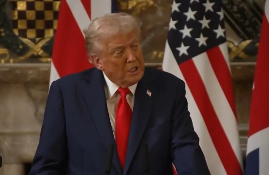 NEWS.ro: Trump scuteşte, deocamdată, UE şi Marea Britanie de tarifele vamale mai mari, acestea rămânând la 10 la sută. Incertitudinea continuă, avertizează experţii