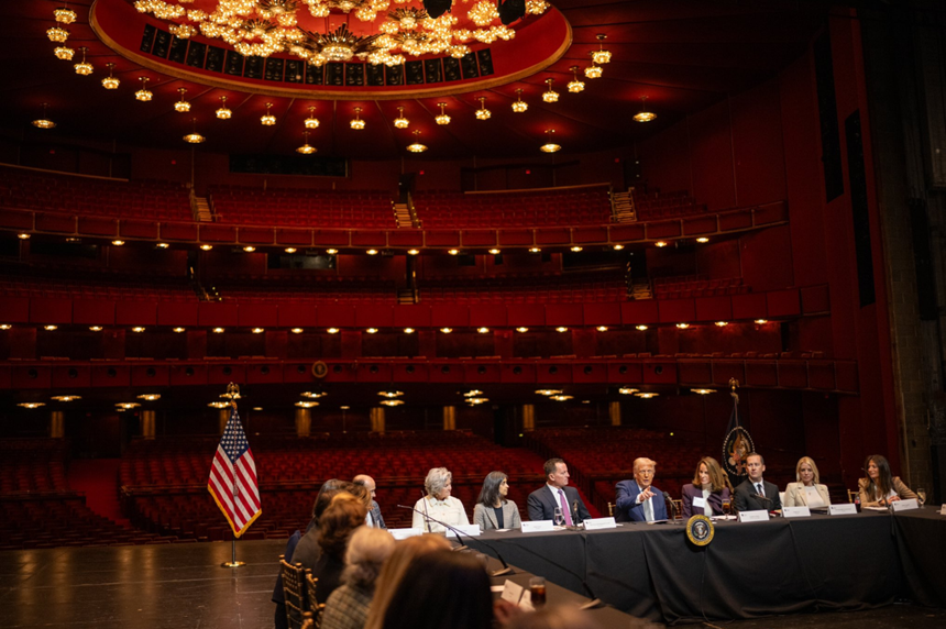 NEWS.ro: Trump va închide emblematicul Kennedy Center din Washington pentru renovare