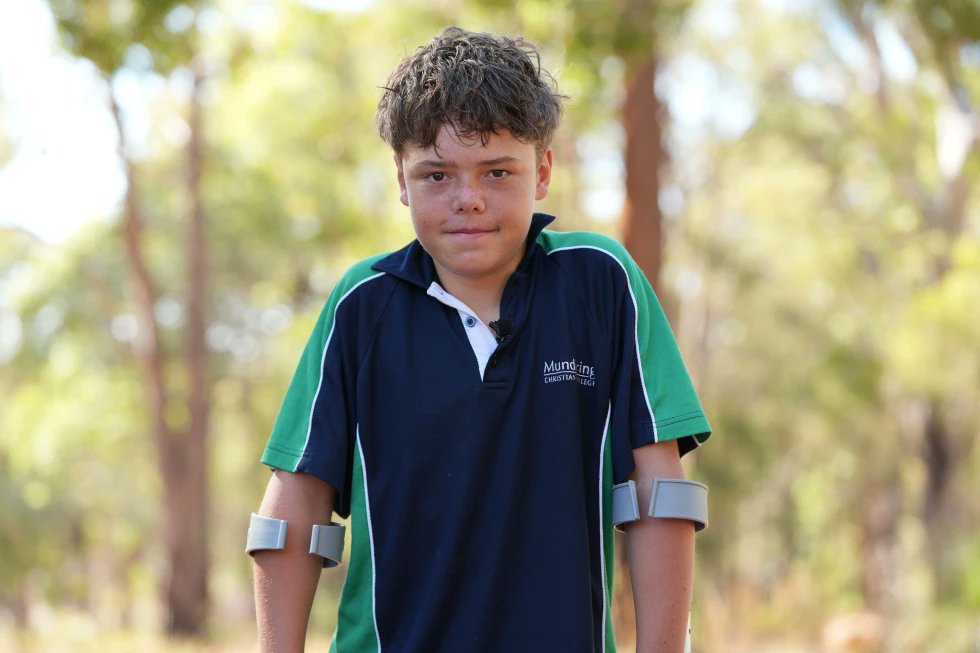 NEWS.ro: Un băiat australian de 13 ani a înotat ore întregi pentru a-şi salva mama şi fraţii care au fost luaţi de valuri