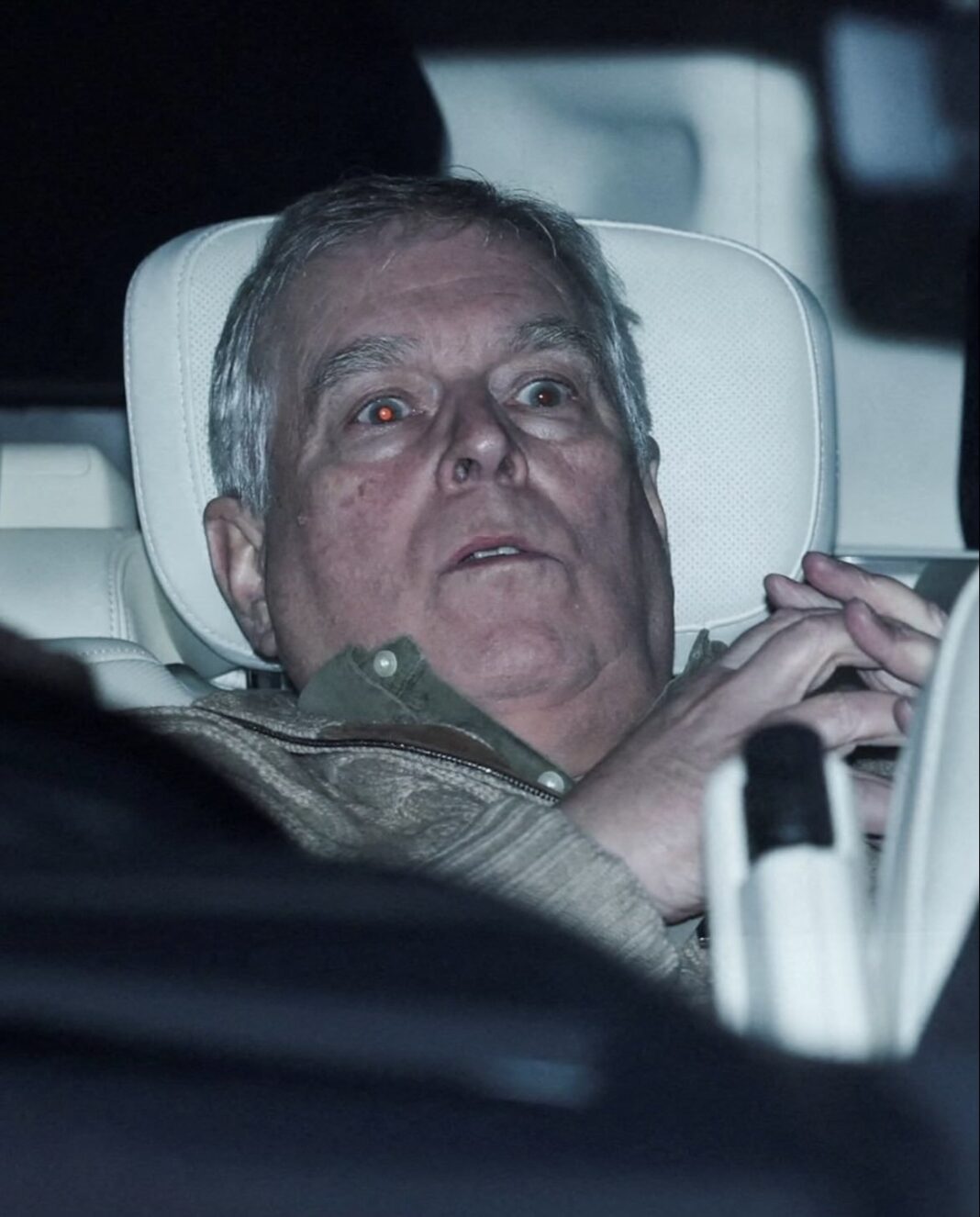 NEWS.ro: UPDATE - Andrew Mountbatten-Windsor, arestat în ziua aniversării sale, a fost eliberat după 12 ore. El va fi cercetat în continuare în libertate