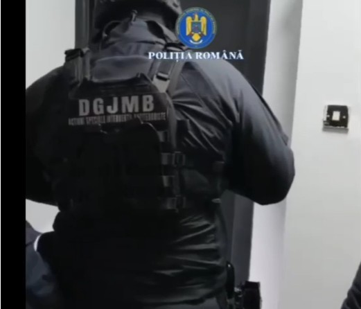 NEWS.ro: UPDATE - Nouă persoane, manageri şi angajaţi ai unor saloane de masaj erotic din zona centrală a Capitalei, cercetate pentru proxenetism / Opt persoane, reţinute/ Printre reţinuţi, văduva lui Gabriel Cotabiţă / Lider al grupării, o femeie de 80 de ani