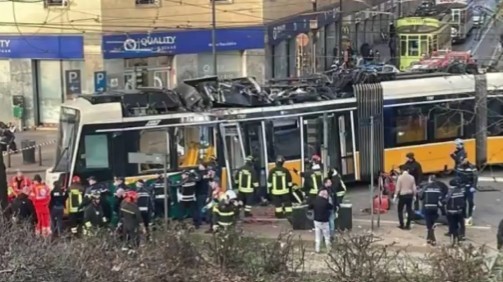 NEWS.ro: UPDATE - Un mort şi mai mulţi răniţi grav după ce un tramvai a deraiat la Milano