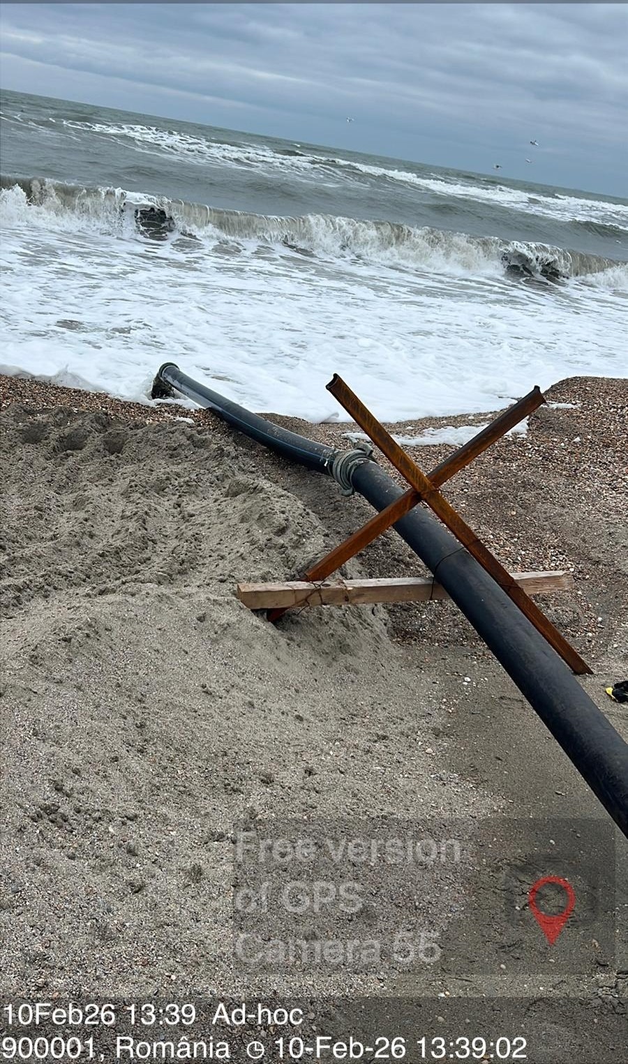 NEWS.ro: Verificări ale Administraţiei Bazinale de Apă Dobrogea Litoral după o sesizareprivind evacuarea în Marea Neagră a unor ape de la fundaţia unei clădiri în construcţie din Mamaia - FOTO