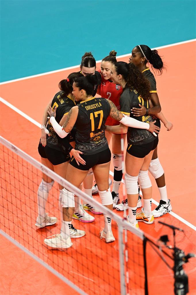 NEWS.ro: Volei feminin: Volei Alba Blaj, victorie cu Volero Le Cannet în Liga Campionilor şi va continua în sferturile CEV Cup