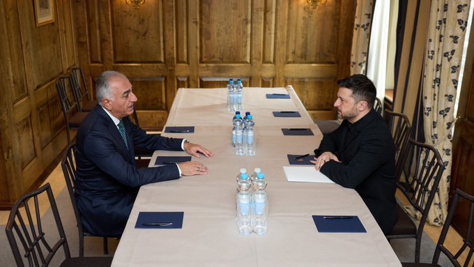 NEWS.ro: Volodimir Zelenski s-a întâlnit cu Reza Pahlavi, la Conferinţa de la Munchen: Reprezentăm două naţiuni care luptă împotriva ameninţărilor la adresa libertăţii şi suveranităţii naţionale