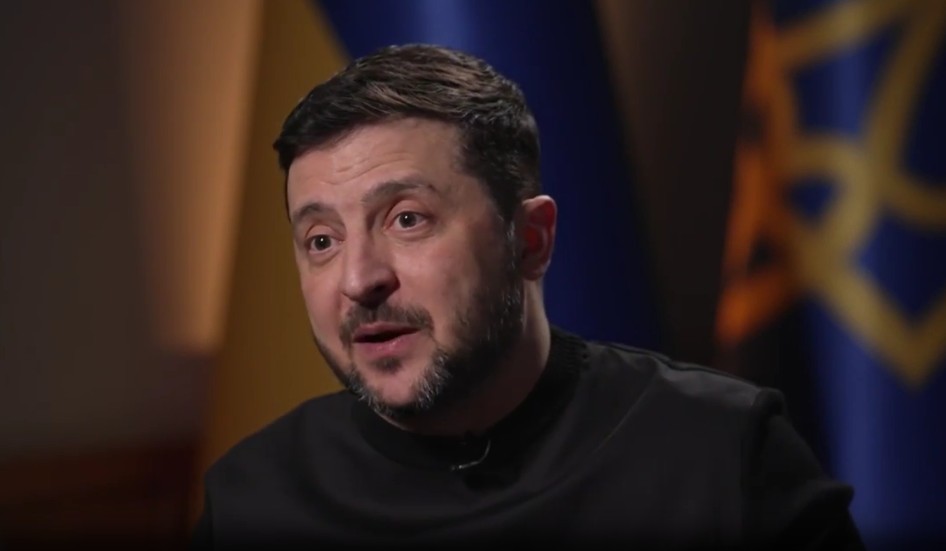 NEWS.ro: Zelenski avertizează, într-un interviu la Fox News, că Putin „se joacă” cu Trump pentru a amâna negocierile şi a prelungi războiul. El îl invită pe şeful Casei Albe să vină personal în Ucraina ca să vadă realitatea cu propriii ochi