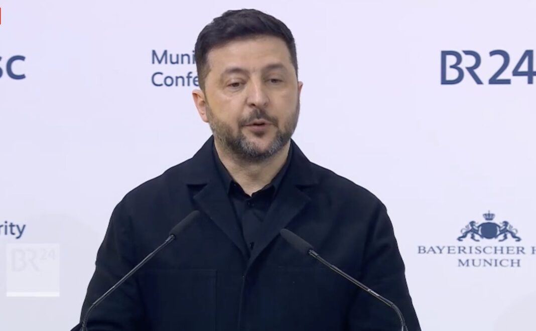 NEWS.ro: Zelenski simte presiunea Washingtonului şi spune că SUA solicită prea des Ucrainei, şi nu Rusiei, să facă concesii. Liderul ucrainean este nemulţumit că Europa nu este invitată la masa negocierilor