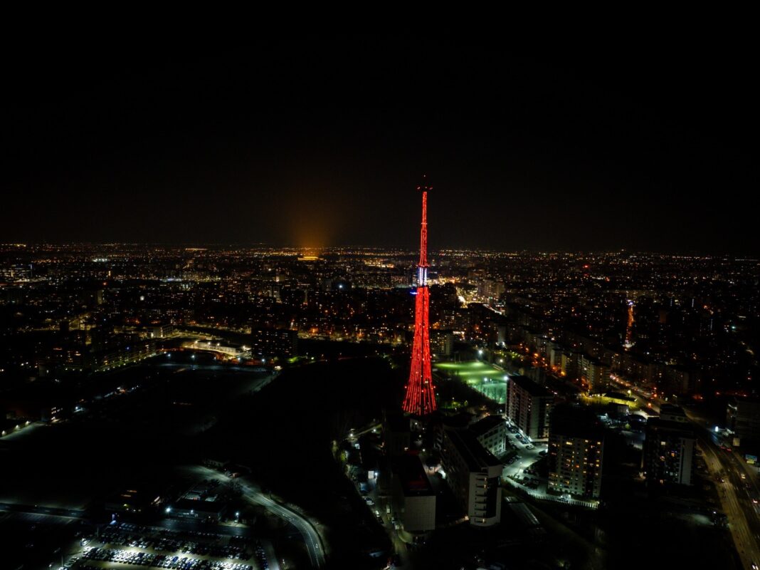 NEWS.ro: Ziua Europeană a Numărului unic de urgenţă 112 - Peste 140 de clădiri iluminate în roşu miercuri seară / Palatul Cotroceni, Palatul Parlamentului, Primăria Capitalei şi Arcul de Triumf, între clădirile iluminate - LISTA