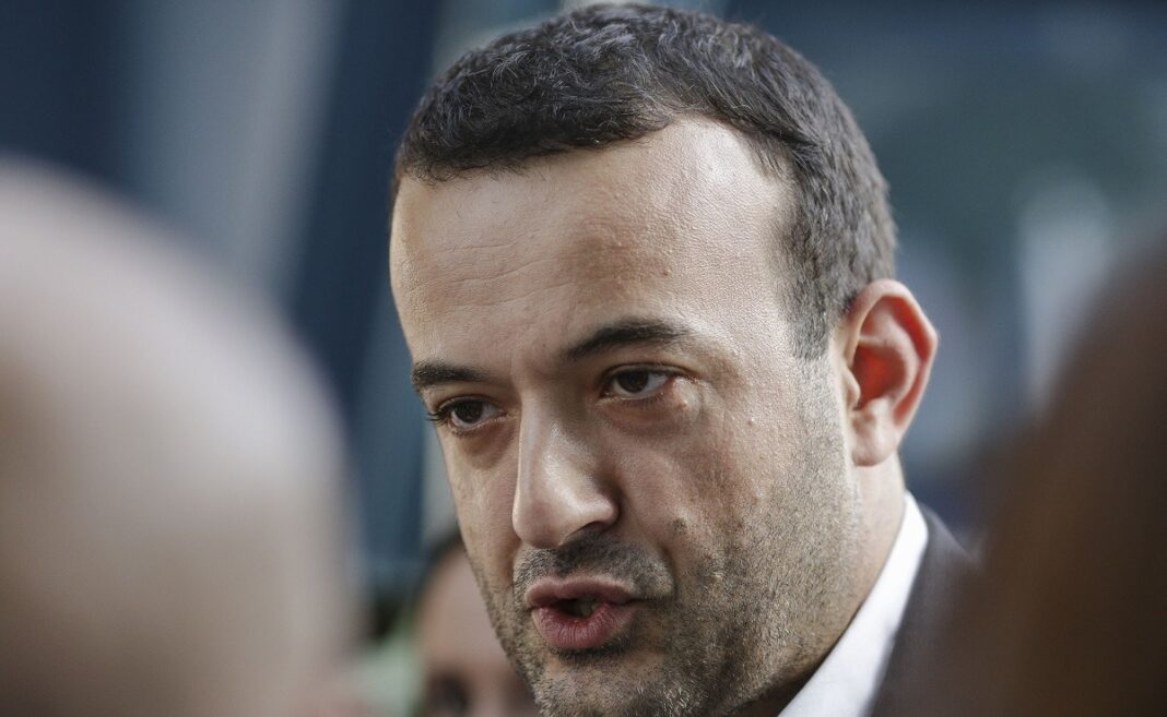 O grefieră de la Tribunalul Vâlcea susține că a fost agresată de judecătorul Bogdan Mateescu, care candidează pentru șefia Curții de Apel Pitești. Au fost chemați polițiștii