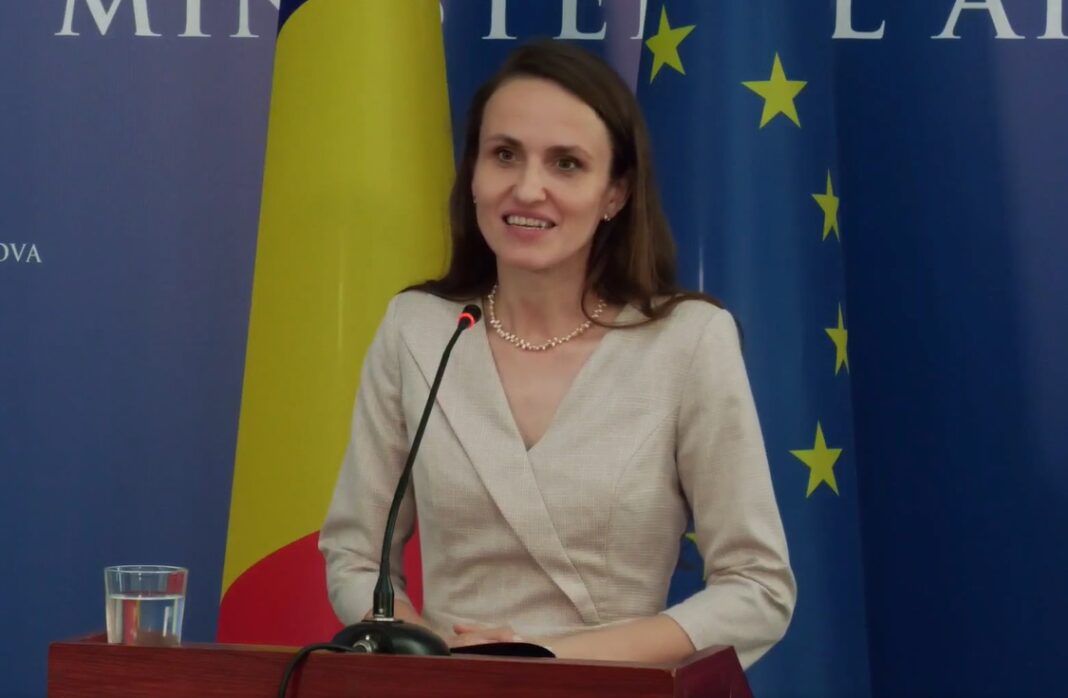Oana Țoiu a anunțat Senatul că nu va participa la dezbaterea moțiunii simple inițiată de AUR împotriva sa / Ministra Afacerilor Externe participă la consilii ministeriale la Bruxelles