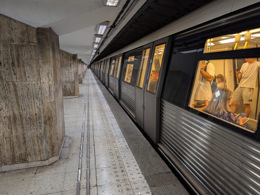 Ordonanța Guvernului ce privește autorizarea şi intabularea construcţiilor aferente infrastructurii Metrorex trebuie adoptată prin lege organică, a stabilit Curtea Constituțională