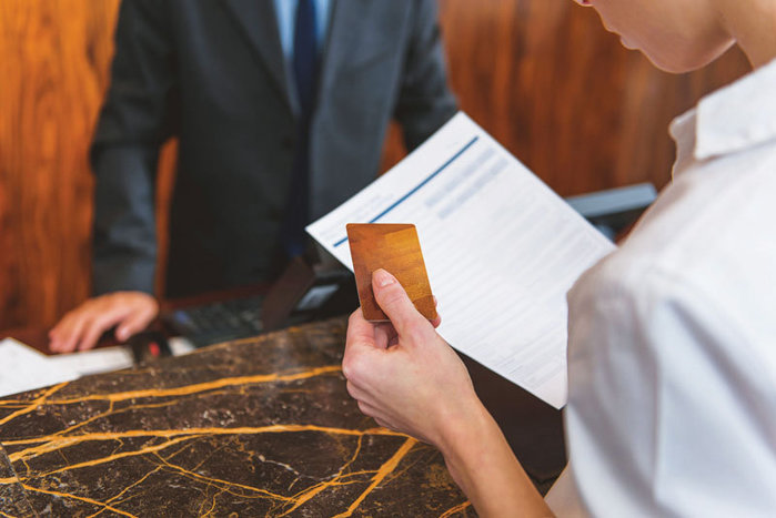 Pariul grupurilor hoteliere pe segmentul premium. Cinci hoteluri de patru şi cinci stele se vor deschide în 2026, alte 32 sunt în plan pentru următorii ani. Cele 5.000 de camere care vor fi adăugate în anii următori în piaţa locală vor însemna o creştere de 50% a capacităţii actuale afiliate brandurilor internaţionale