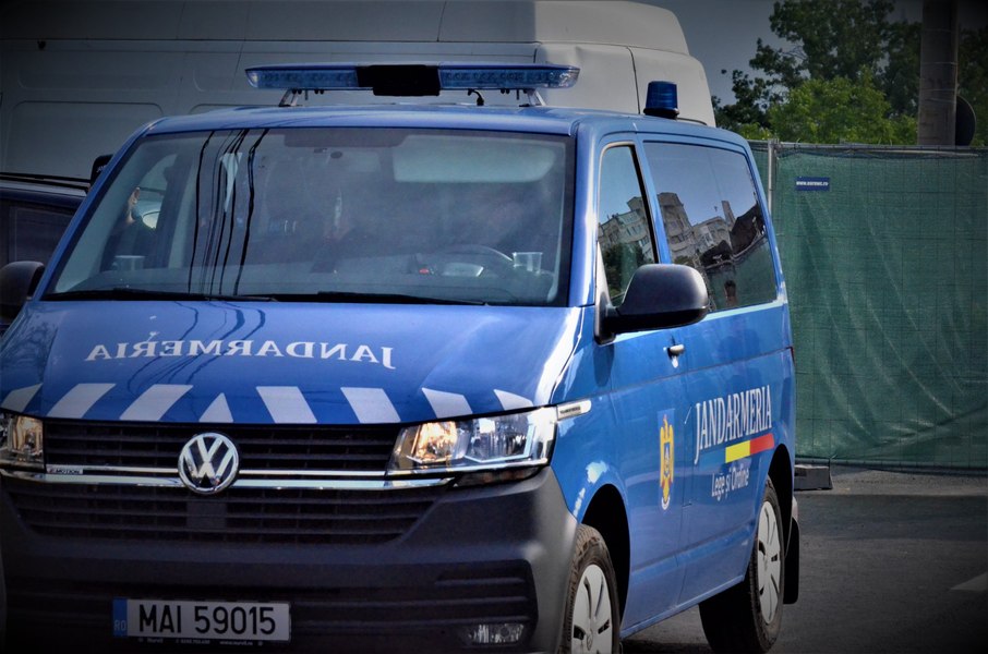 Percheziții în București și trei județe pentru vânzarea de fructe cu proveniență falsă și evaziune fiscală