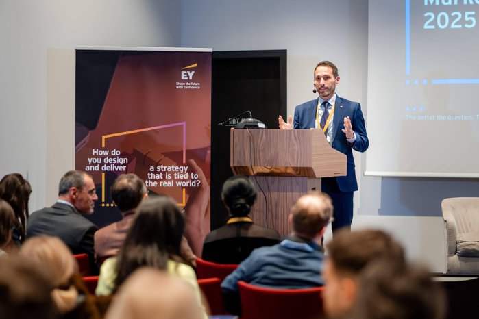 Peter Latos, Head of Strategy & Transactions, EY Parthenon: România continuă să îşi consolideze poziţia, depăşind constant performanţele altor economii din regiune şi chiar la nivel global în ceea ce priveşte activitatea de fuziuni şi achiziţii