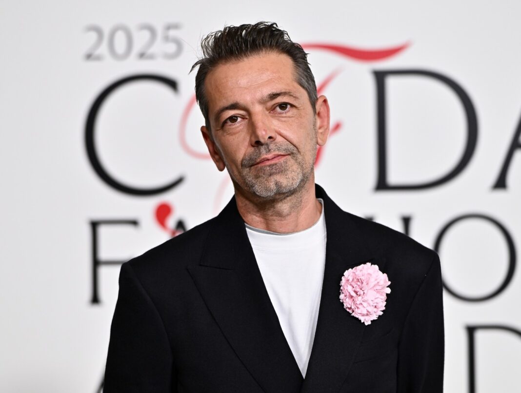 Pieter Mulier este noul director creativ al Versace