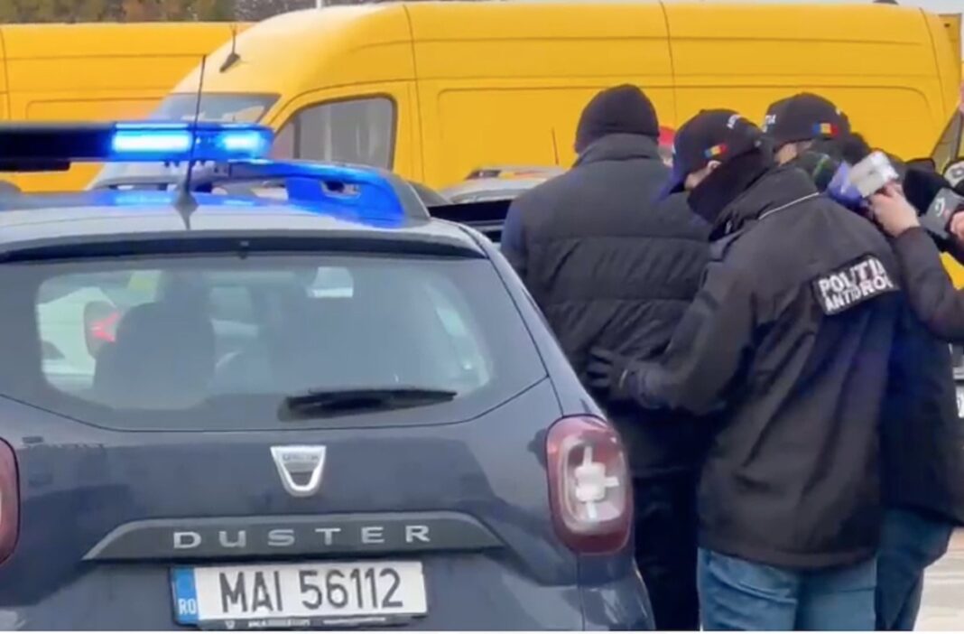 Poliția din Prahova a reținut patru persoane, în dosarul de înşelăciune în domeniul pariurilor sportive