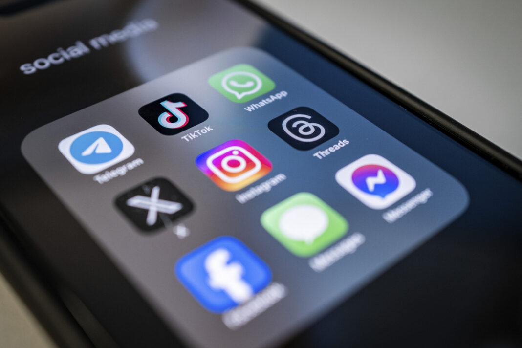 Polonia intenţionează să interzică accesul la reţelele de socializare pentru copiii sub 15 ani