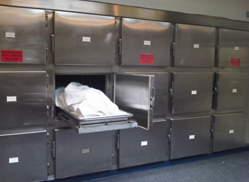 Povestea bărbatului care a murit singur, după ce a alunecat în propria curte. A stat o săptămână la morgă fără să-l revendice cineva