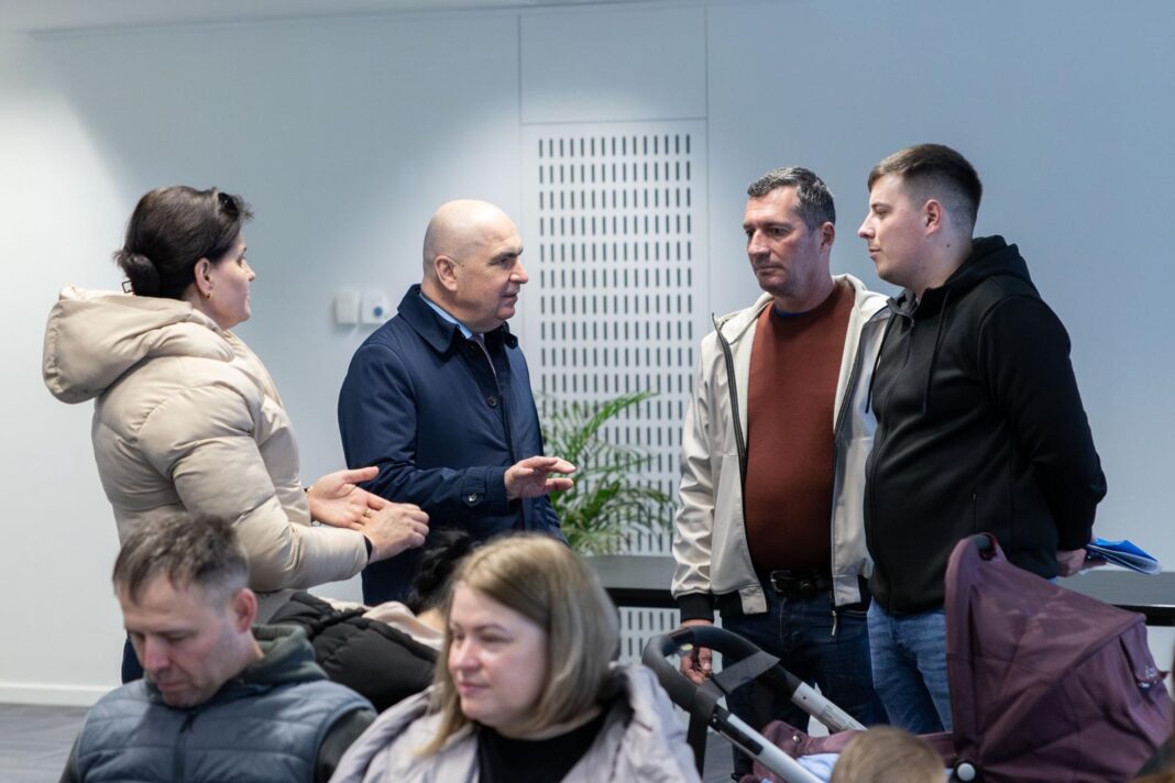 Premierul Bolojan, în vizită neanunțată a Consulatul României din Bruxelles