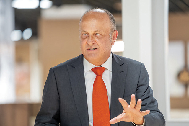Preşedintele Concordia, Dan Şucu: „Din punctul nostru de vedere, sunt multe industrii care simt în clipa de faţă mugurii unei crize. Nu este o criză cum a fost cea din 2009, importată. Este o criză care este legată de cheltuirea nejudicioasă a banului public. Este o criză care este plecată dintr-o birocratizare excesivă a României”