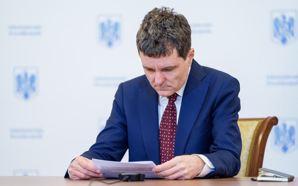 Preşedintele Nicușor Dan ar trebui să refuze invitaţia de a participa la reuniunea inaugurală a Consiliului Păcii