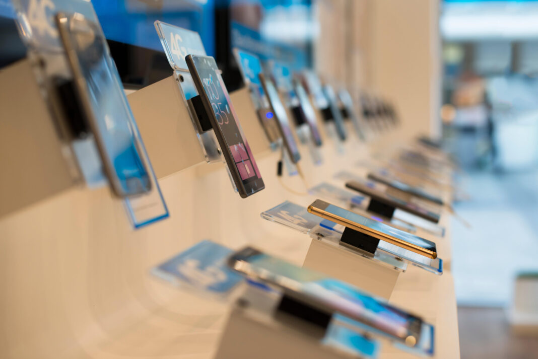 Prețurile smartphone-urilor, în creștere din cauza crizei cipurilor de memorie: „Zilele smartphone-urilor ieftine au apus”