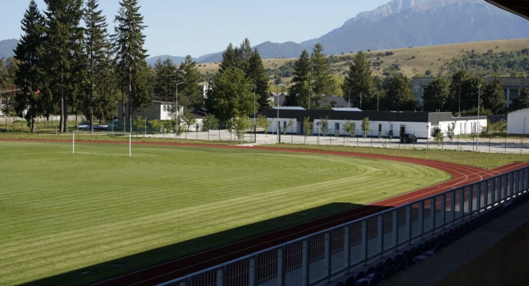 Primăria Zărnești (Brașov) și-a făcut centru sportiv / Accesul la sala de fitness costă 25 de lei pentru 2 ore / Închirierea terenului de fotbal se face cu o mie de lei pe oră