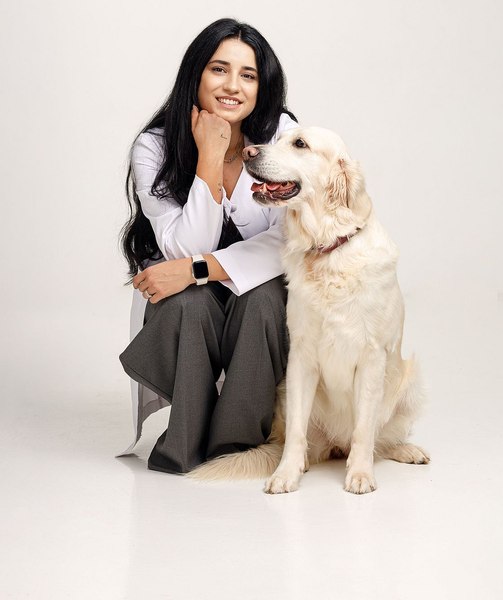 Primul studiu despre „părinții de blănoși” din România: 9 din 10 români își consideră animalul un membru al familiei, dar ignoră prevenția