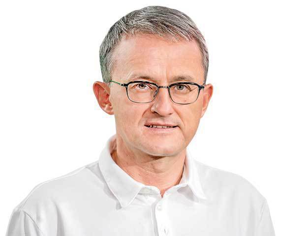 Problema datoriei publice începe să explodeze: ori se fac corecţiile acum, cu pierderile politice de rigoare, ori stopăm creşterea economică şi vindem gazele din Marea Neagră şi activele de stat la discount