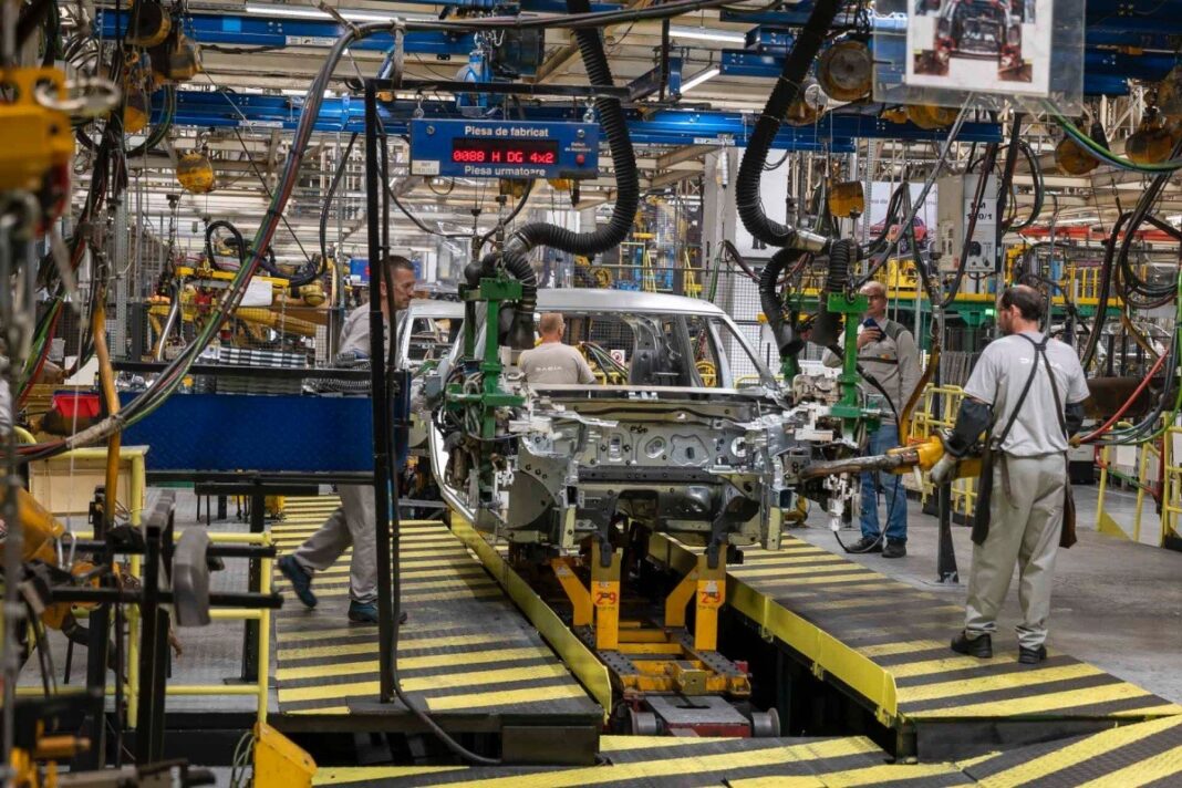 Producția de automobile în România a scăzut cu peste 6% în ianuarie, pe fondul scăderii vânzărilor